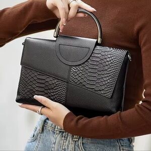 Elegant Black Textured Handbag Alligator Leather Shoulder Women’s